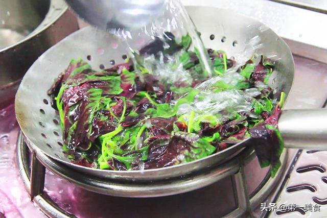 长期失眠或是肝火过旺！建议常吃这6样，保肝降肝火，安睡到天亮