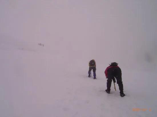 攀登哈巴雪山