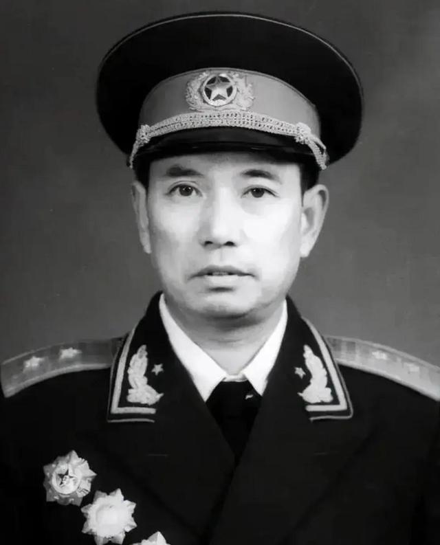 1955年首次授衔，177名中将时任职务简述，附各自戎装照片