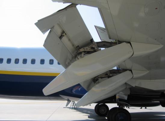 波音737紧急迫降长沙！乘客称机翼“弯折”，究竟发生了什么？