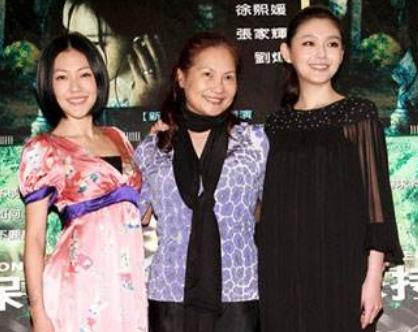 大S妈妈：丈夫不忠婆婆刁难，独自养育仨女儿，今女儿是我的骄傲
