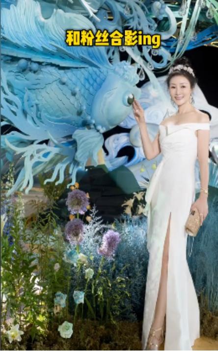 雪瑞姑姑：“冻龄奶奶”走红网络，抖音第一富婆，62岁活成18模样