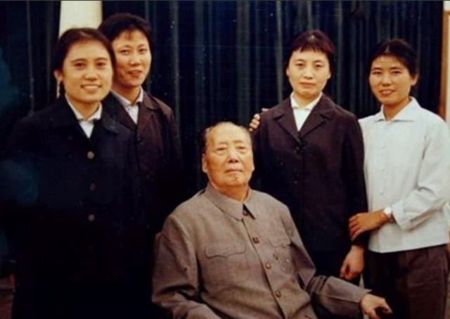 76年主席逝世，汪东兴看三遍悼词后提出一条意见，华国锋：我赞成