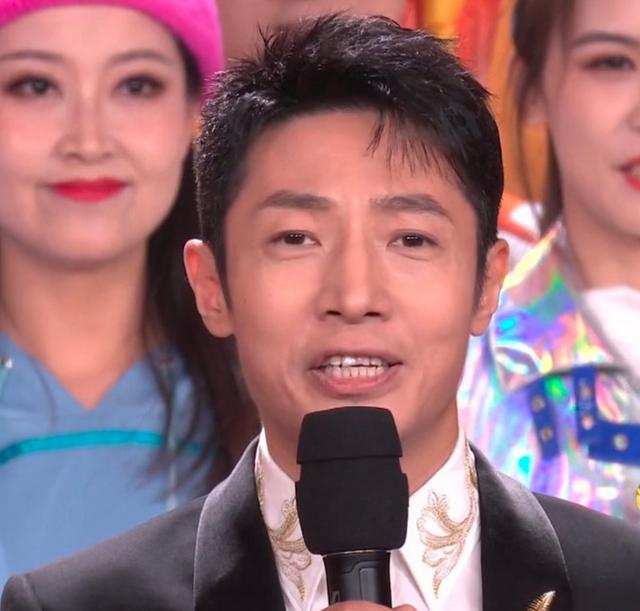 陈宝国戴口罩挖鼻孔，沈腾毛衣穿成买家秀，春晚亮点你看谁？