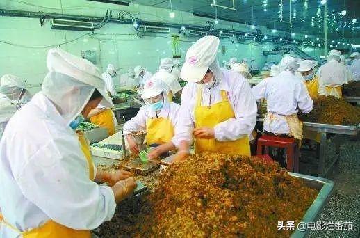 烟灰、脚气，为何会与知名酸菜挂钩？315晚会揭露的黑幕触目惊心