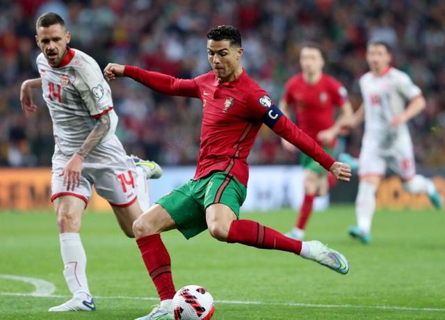 2-0！C罗挺进世界杯，大黑马倒下，曼联9000万球星爆发梅开二度