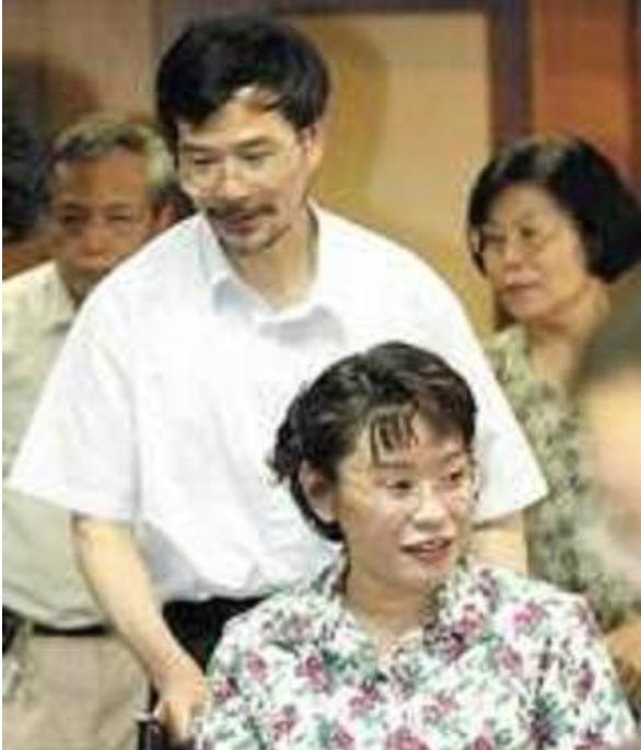 张海迪和王佐良：没有婚礼，没有孩子，相约老了一起去敬老院