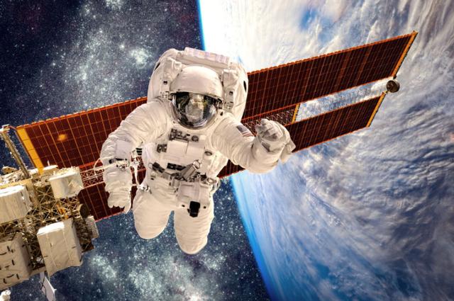 在太空6个月，航天员怎么处理卫生问题？回来身上是不是臭的？