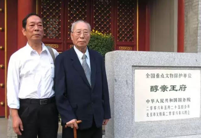 奶奶是慈禧，哥哥是溥仪，大伯是光绪，他甘当教书匠，活到2015年