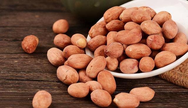 花生是糖尿病“导火索”？提醒：若想胰岛强壮，2种食物或早忌口