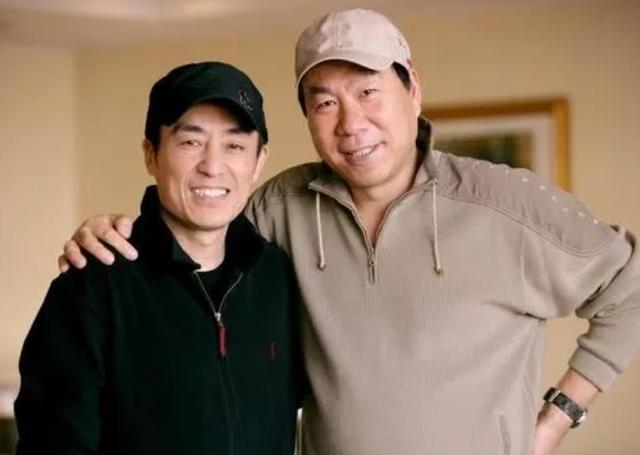 张艺谋72岁生日，陈婷晒出18岁儿子录取通知书，她真比巩俐强？