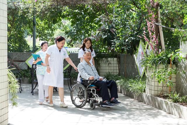 聚焦重庆养老①丨探索医养结合，重庆有哪些解题思路？