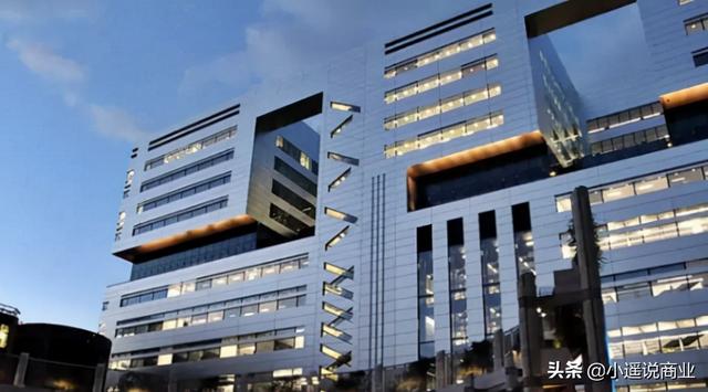 猎手李嘉诚：抛售英国资产，大举抄底自家股票，背后意欲何为？