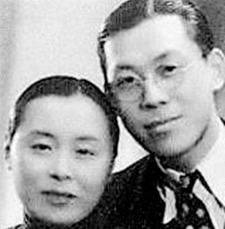 1988年，张幼仪去世，墓碑上刻了4个字，字字都是对徐志摩的讽刺