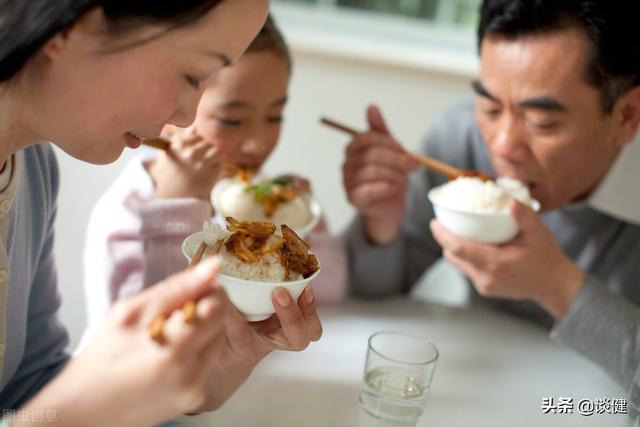 催人老的不是岁月！老年人如何吃不衰老？在饮食上做好4点很重要