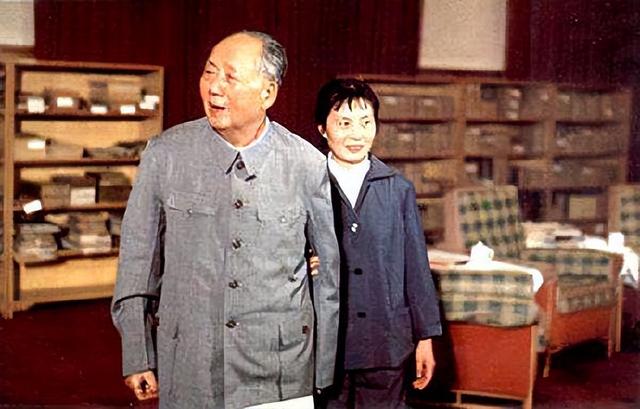1976年毛泽东临终前，曾交代张玉凤：我去世后每年到我坟上看看我