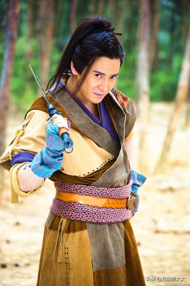 同年,他又主演了电视剧《天龙八部》,韩栋的虚竹一改往常憨厚的形象