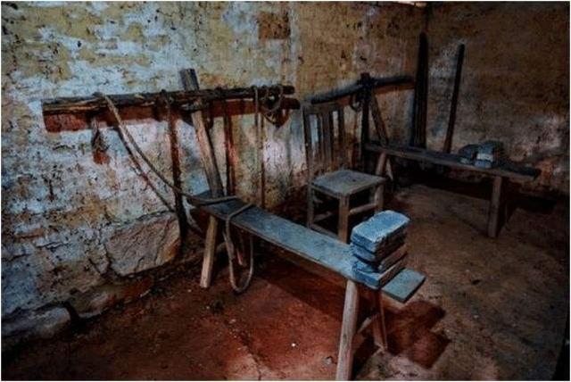 毛岸英：帅妈妈，过几天我就要去朝鲜了！她：那可不行，你不能去