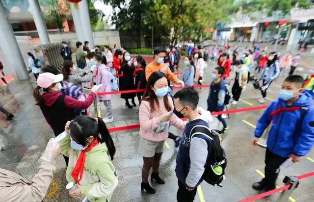 多地中小学“暑假时间”出炉，看到放假天数，学生和家长反响不一