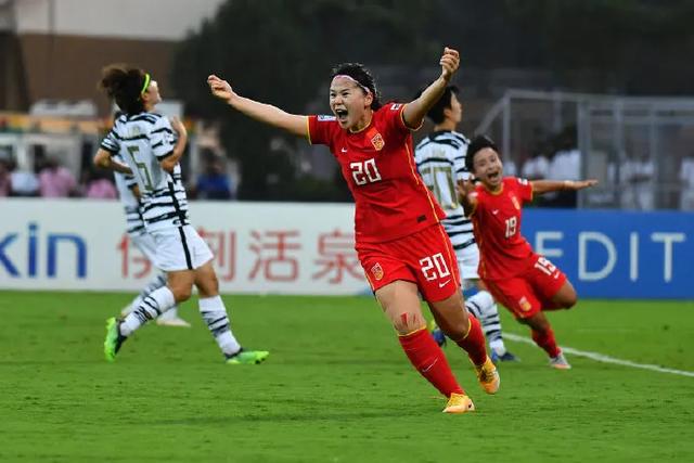 夺冠之后女足的收入能追上男足吗 新闻时间