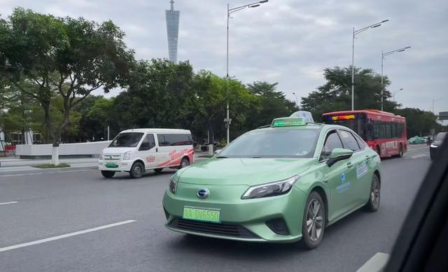 11月新能源占比21.8% 比亚迪一打五菱特斯拉蔚来三家