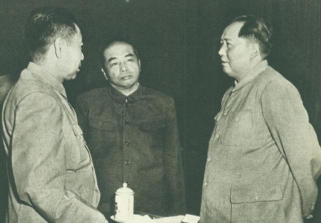 毛主席3次参观故宫城墙，为何却不肯踏进故宫半步？背后有何隐情