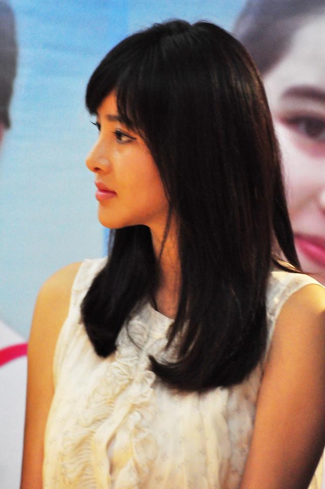 仝晓燕参加《海岛七号》在京举行的开机发布会,视觉中国2020年10月,一