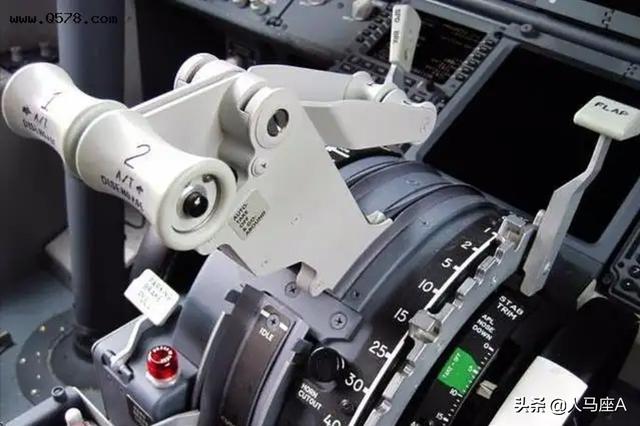 2021年印尼空难：波音737大角度俯冲坠毁，黑匣子被撞得面目全非