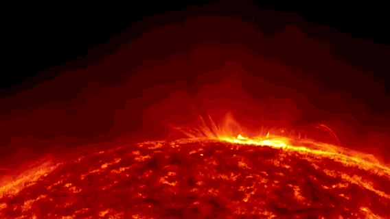 太阳表面温度5500℃，地球都晒热了，为何日地间的太空是冰冷的？