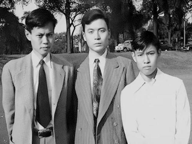 1973年杨振宁回国探亲，周总理问他想看谁，答：想看毛主席