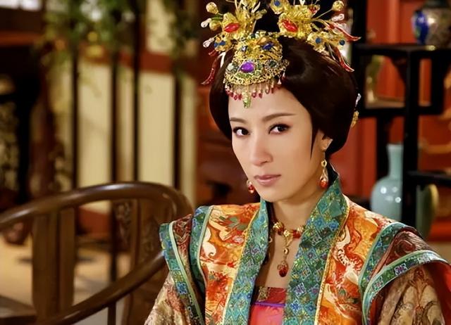 明宪宗为何依赖万氏？纵容妃子险些断绝子嗣，后宫如同上演甄嬛传