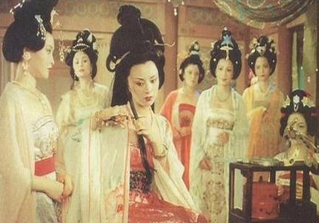 杨贵妃与安禄山互生情愫，怕被发现误打误撞发明一物，至今仍在用