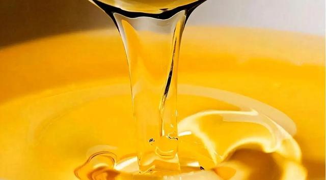 大豆油危害最大？花生油、菜籽油、橄榄油、玉米油，哪种更健康？