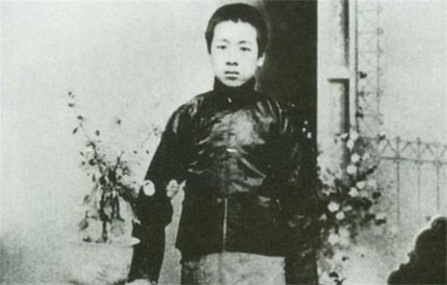 1951年，周恩来接到一封信，看完后批示：登报声明与表妹脱离关系