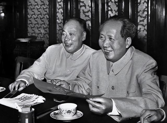 1956年陈毅瞻仰毛主席故居时，笑问一旁的同志：你们认识毛泽全吗