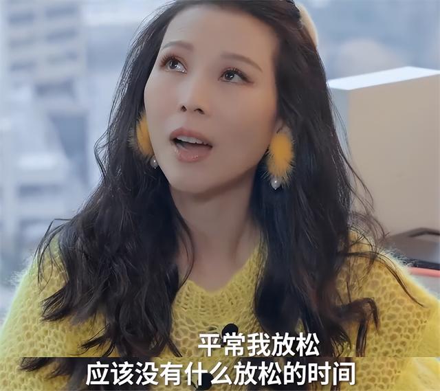 蔡少芬当妈后10年没睡过整觉！每天5点起床为儿女做早饭，太心酸