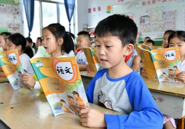 “学英语不如插秧？”人大代表提议取消英语，获大众全力支持