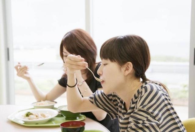 很多病可能是吃饱了“撑”出来的？饿一饿或能治疗8种病