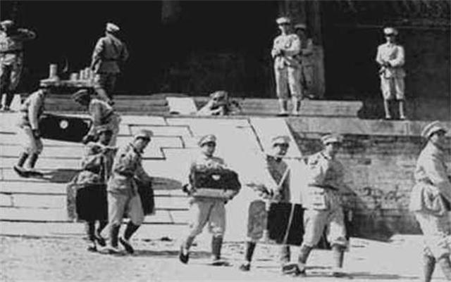 1983年12月，慈禧内棺清理小组成立，专家在棺材里发现了什么？