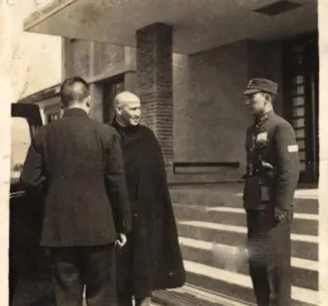 1984年蒋纬国被问及与戴家关系：都是我的亲人，姓蒋姓戴我都愿意