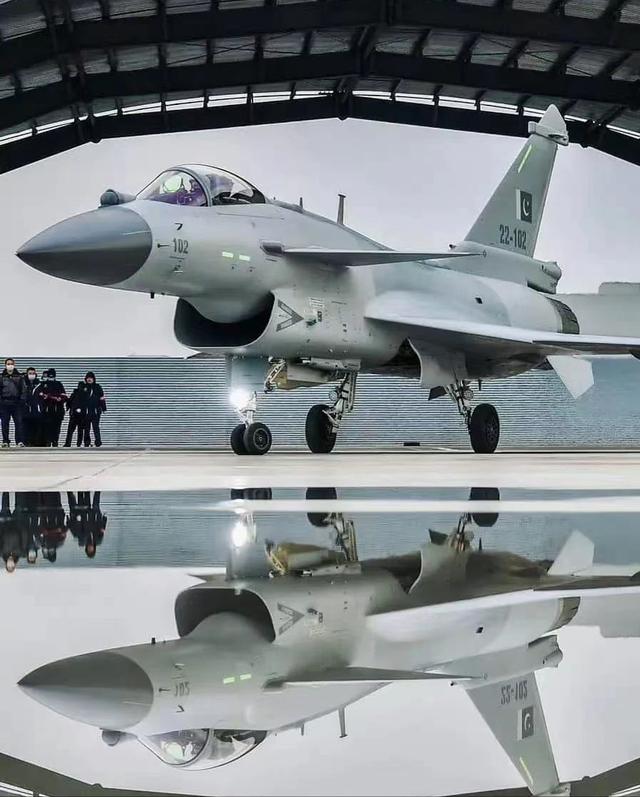 261架对0架，印巴空军重型战机差距悬殊，歼10C如何助巴铁破局？