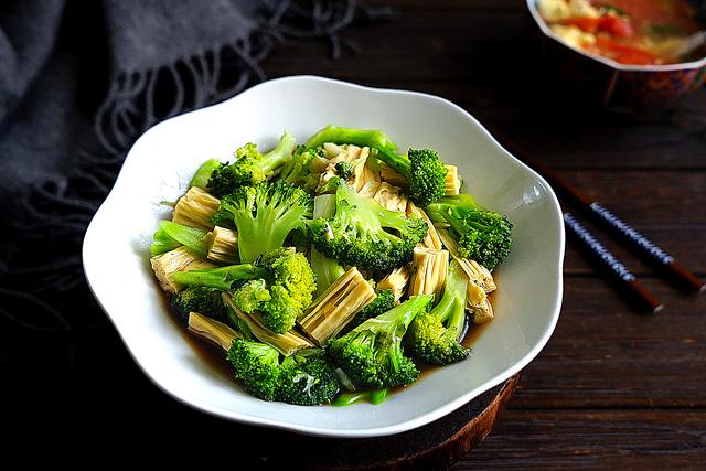 阳春三月，宁可不吃肉也要吃这6种凉拌菜，应季而食，舒坦过春天
