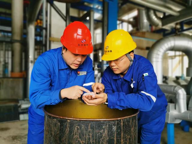 华锦集团新型专用料试产成功，助力国家新能源产业发展