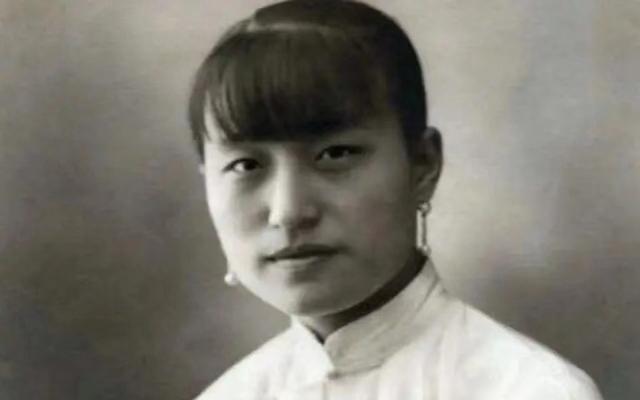 陈洁如嫁大19岁蒋中正，被骗连夜赴美，晚年写书揭露蒋宋联姻真相