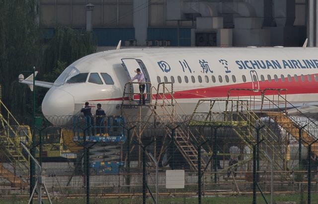 川航3U3839航班盘旋返航，空客七天内连续两次出事！飞机还安全吗