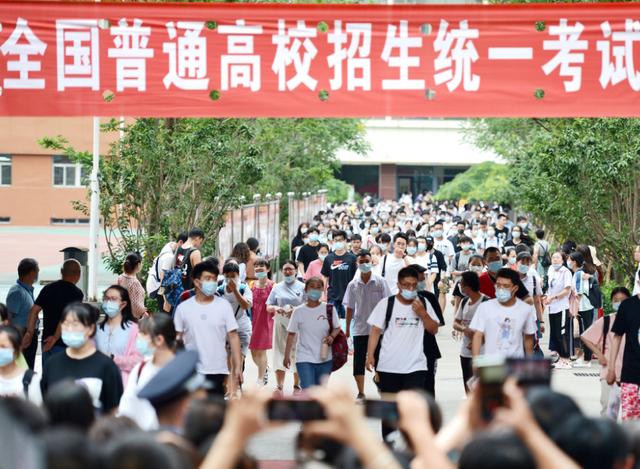 小学数学难倒家长，十斤盐吃掉三斤，再吃两斤，一共少了多少斤？