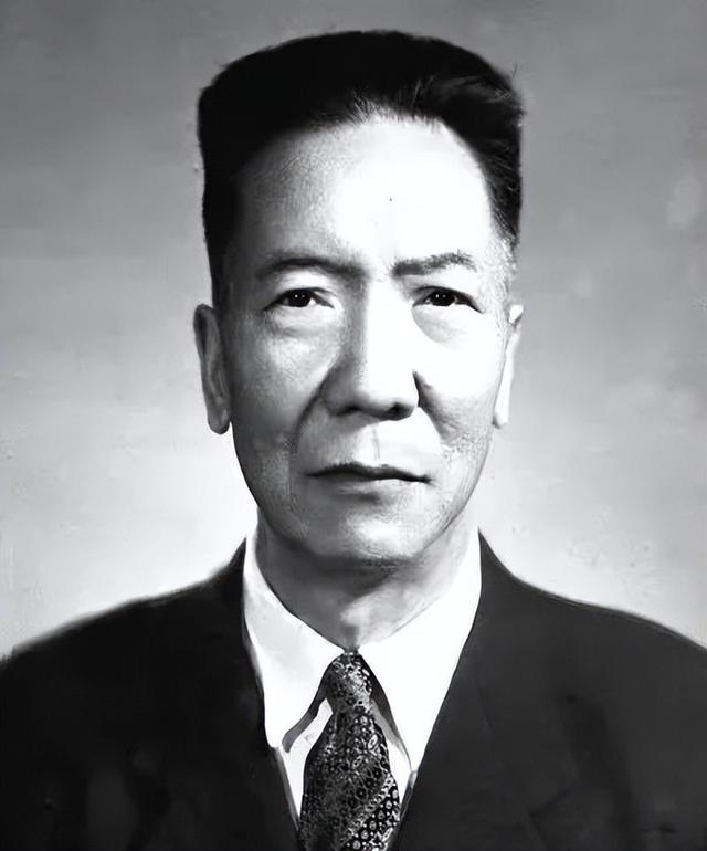传奇！他15岁辍学当兵，后升为将军，出任这所大学首任院长！