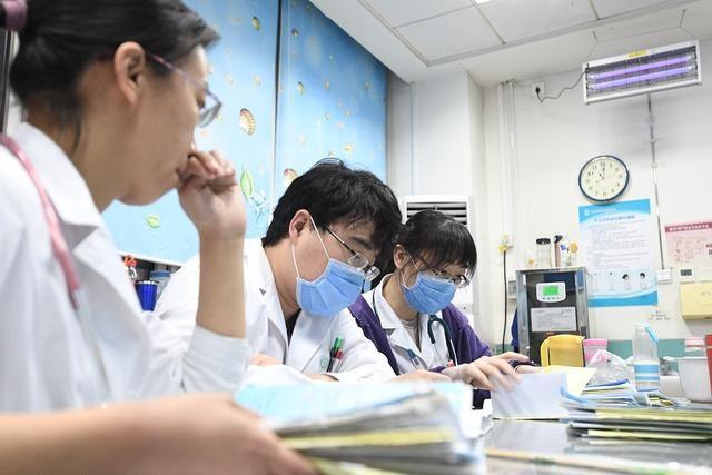 心血管患者吃他汀，血脂已经恢复正常，可以减半或者停止服用吗？