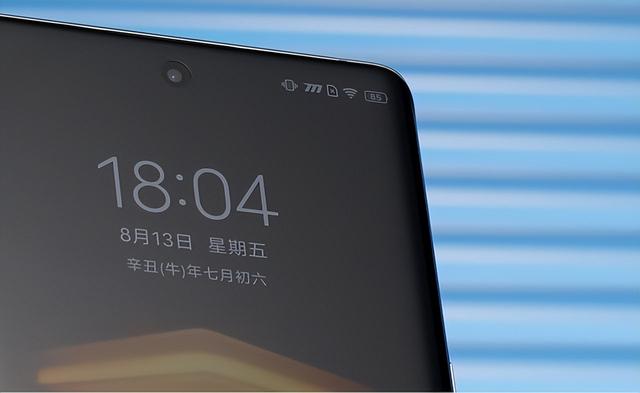 发布八个月下跌1200元，12GB+256GB+120W，E5屏旗舰售价乱套了