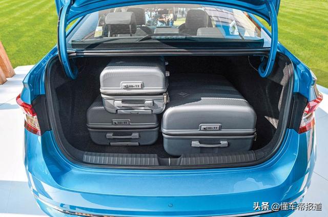 新车 | 海外售价约人民币8.9万起，斯柯达SLAVIA发布，印度版桑塔纳